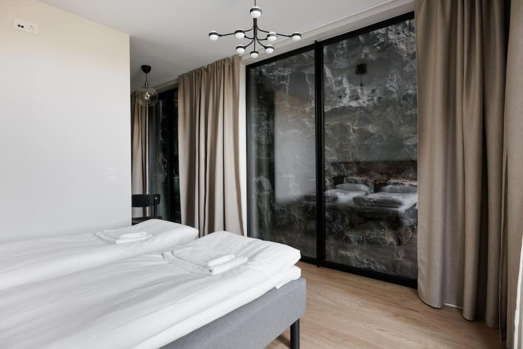 Brand New Studios Amidst Ancient Ruins Oasis สต็อกโฮล์ม ภายนอก รูปภาพ