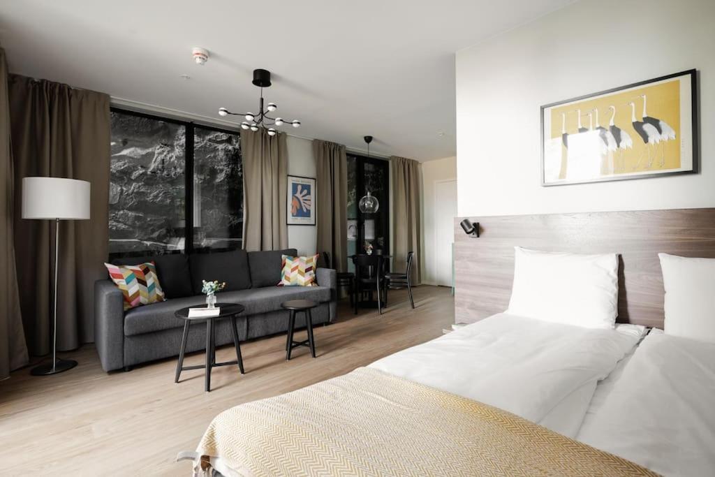 Brand New Studios Amidst Ancient Ruins Oasis สต็อกโฮล์ม ภายนอก รูปภาพ
